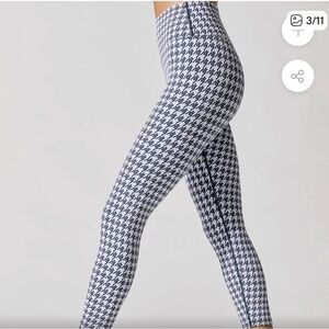 Carbon38  Navy and White Houndstooth Jacquard leggings 7/8  XS